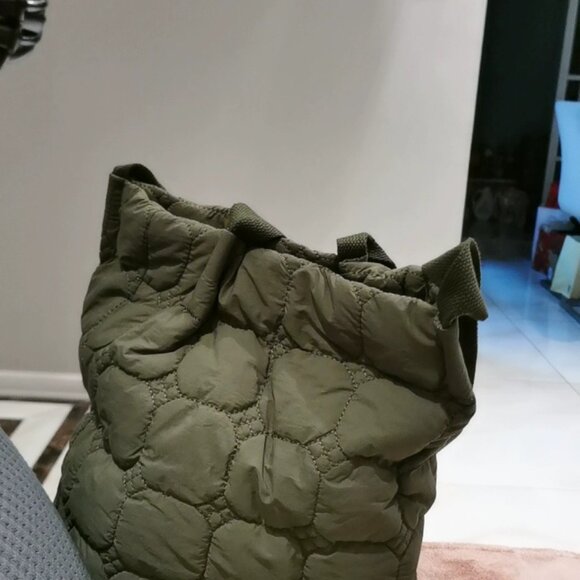 Soft Padded Diamond Quilt Green Hobo - Picture 6 of 6